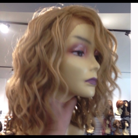 Short blonde mix wavy bob Lacefront Wig 2020 main image 4